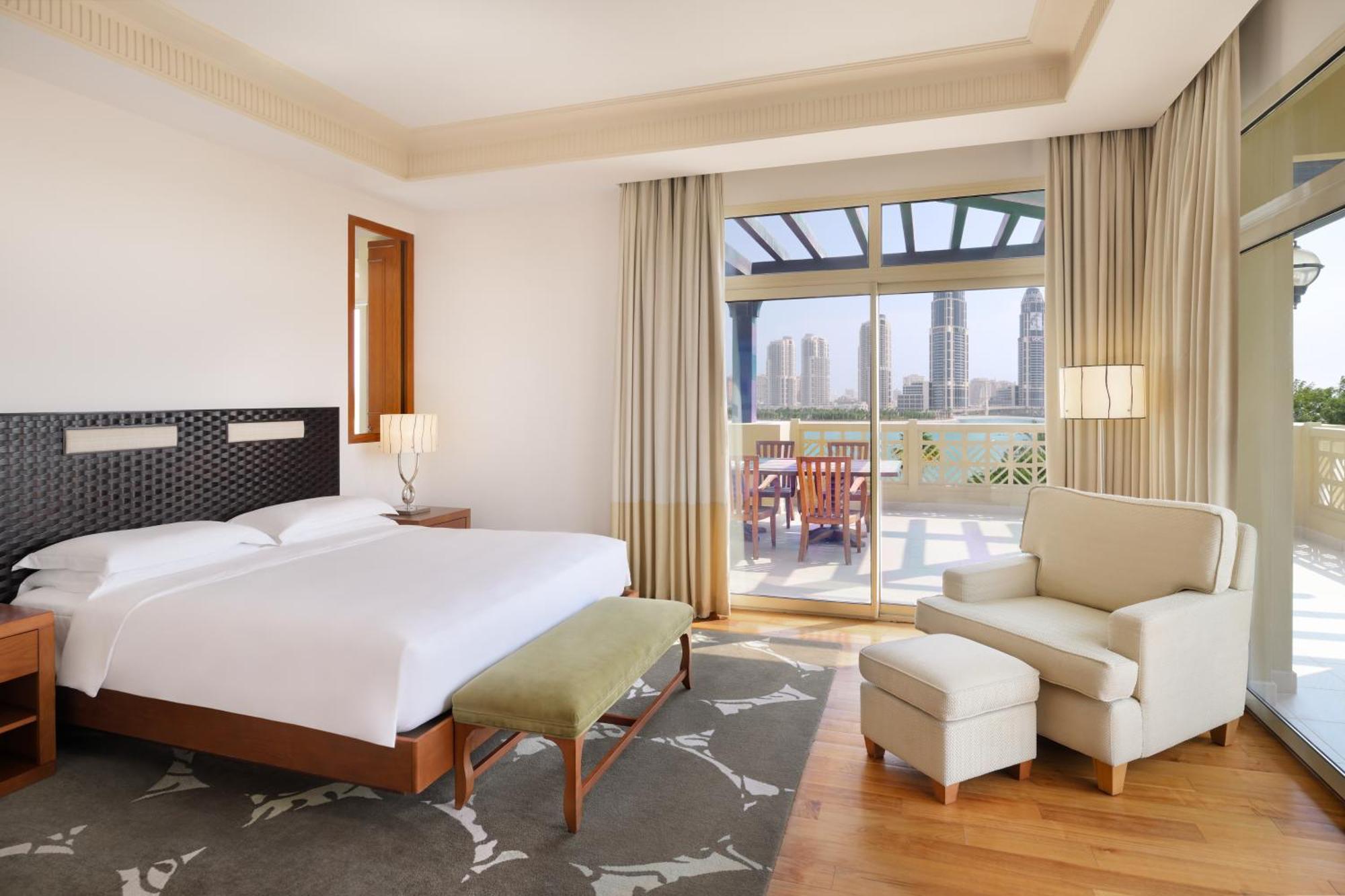 Grand Hyatt Doha Hotel & Villas Exterior foto A bedroom at the hotel