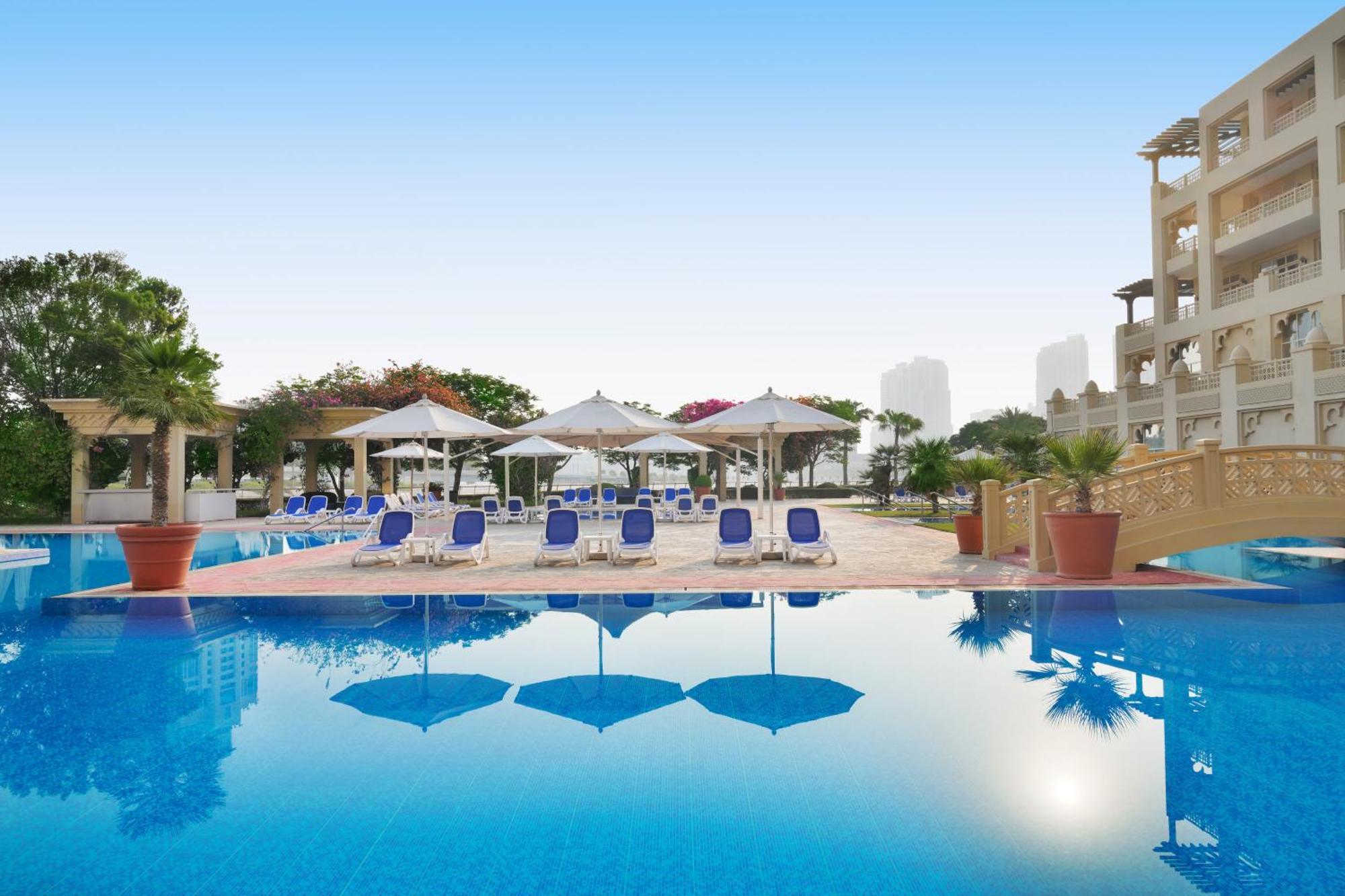 Grand Hyatt Doha Hotel & Villas Exterior foto The swimming pool at the Jumeirah Creekside